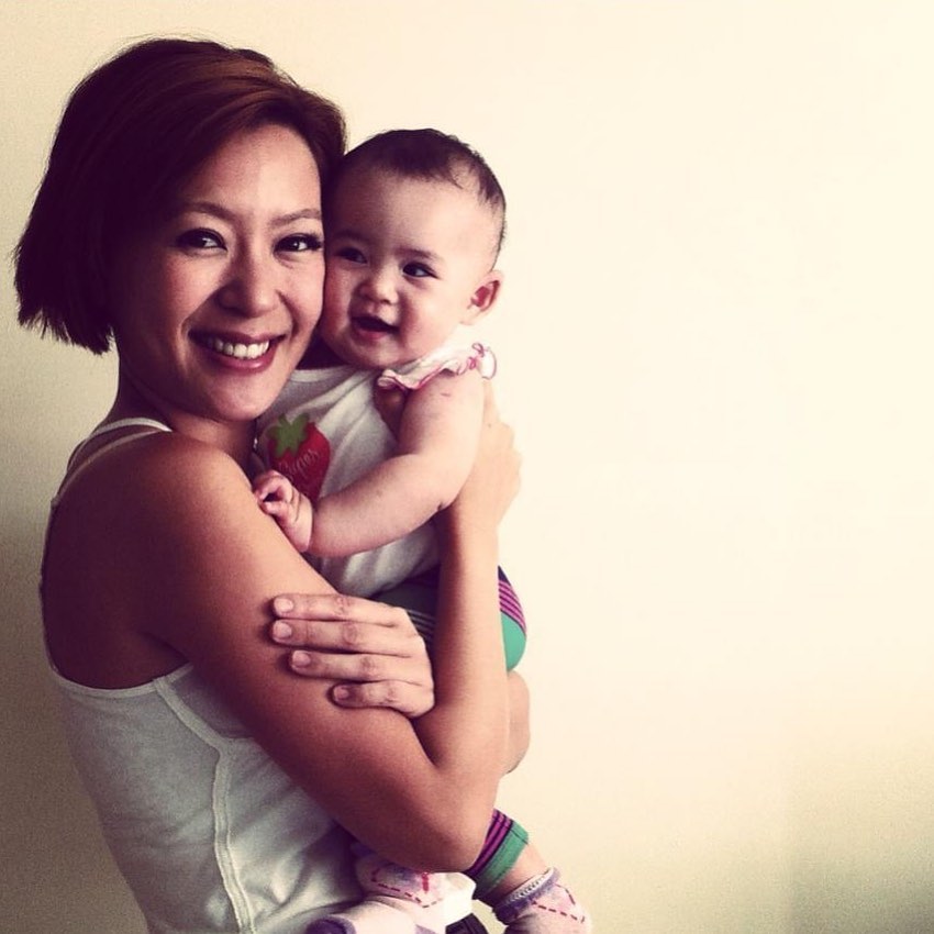 當年只得22歲的梁芷珮,在朋友都正在求學時已經要上班兼顧家庭