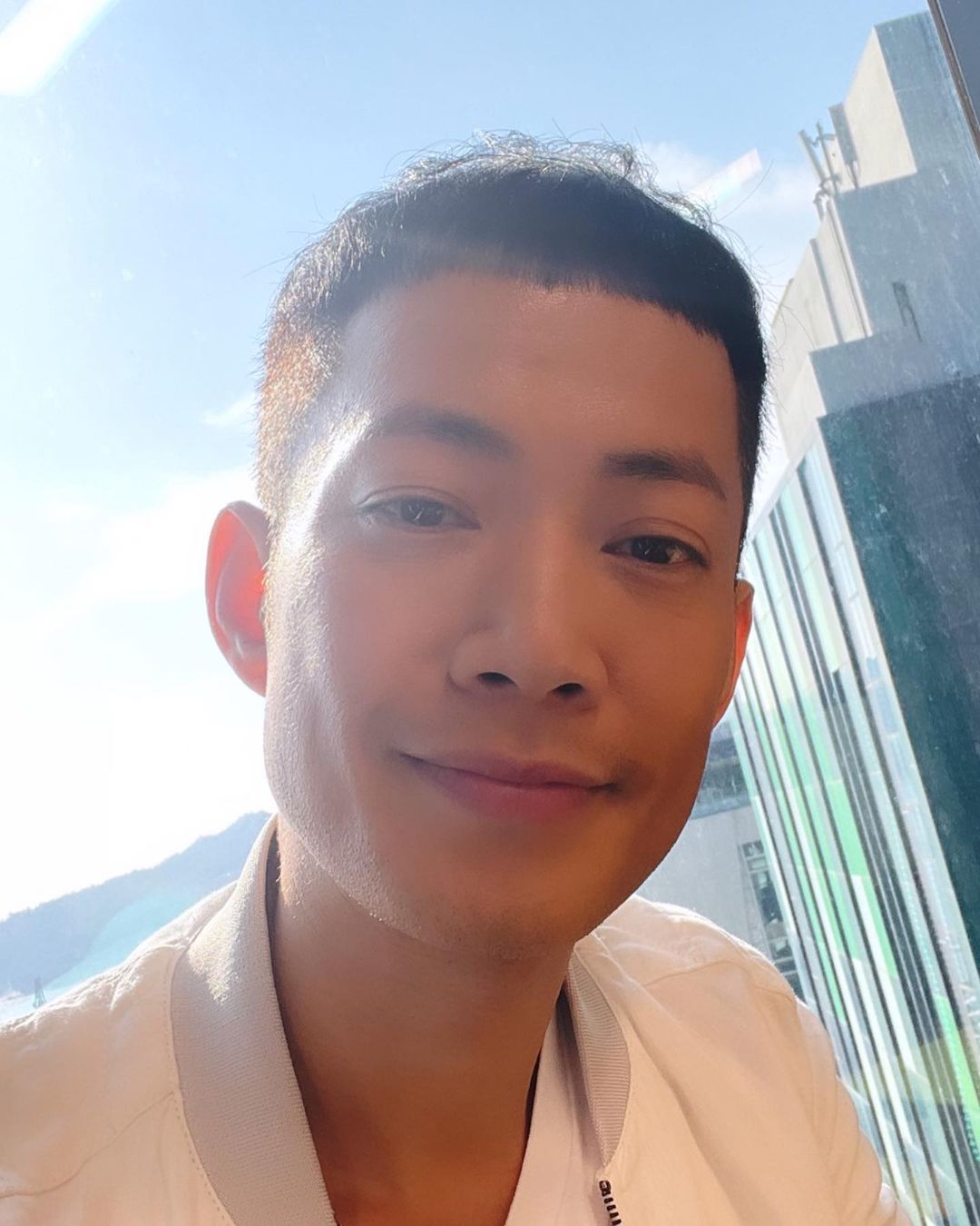 最近敖嘉年被踢爆暗撻蔣家旻，女方更經常出入他的住所！