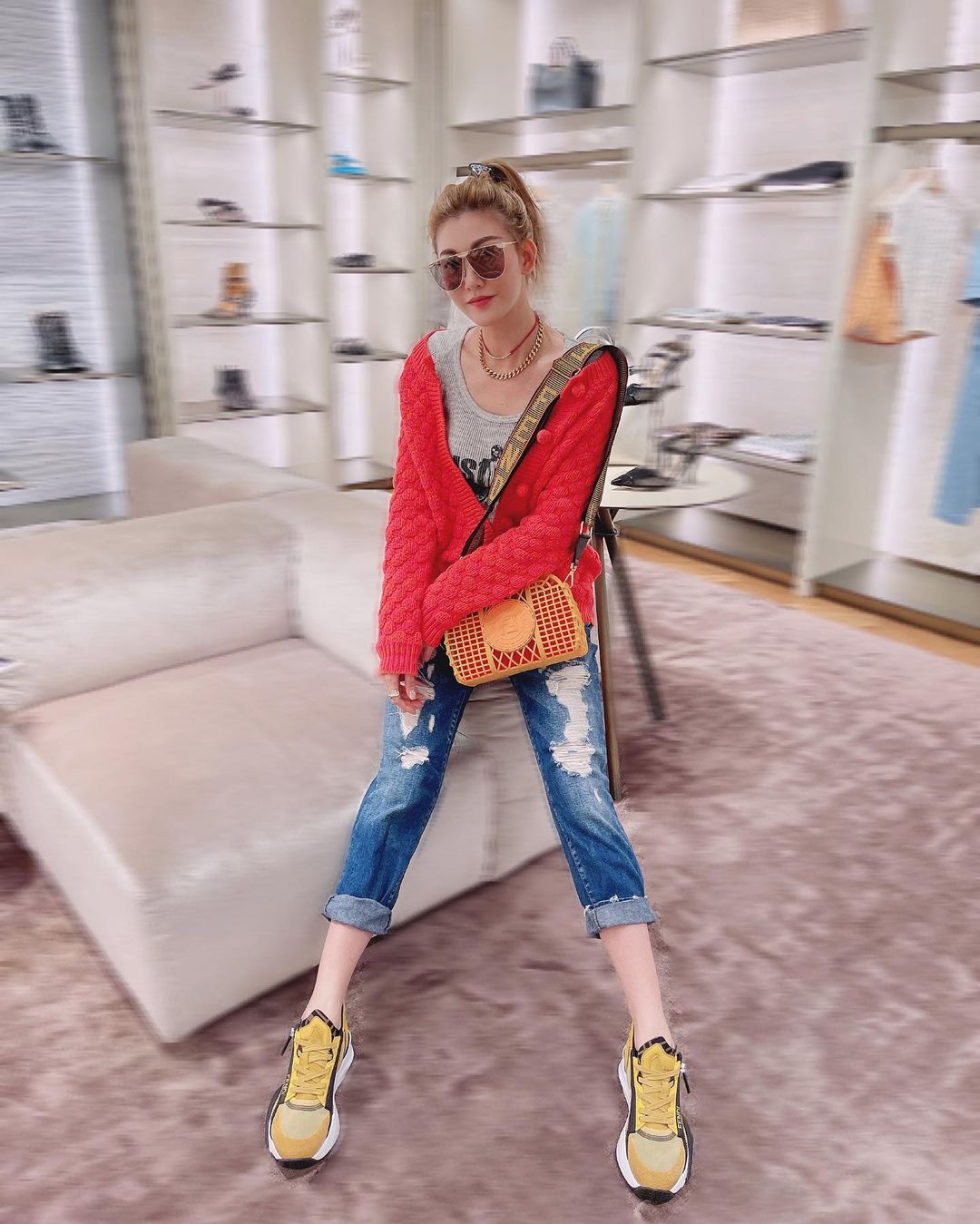 自爆有富二代開價一億私有化