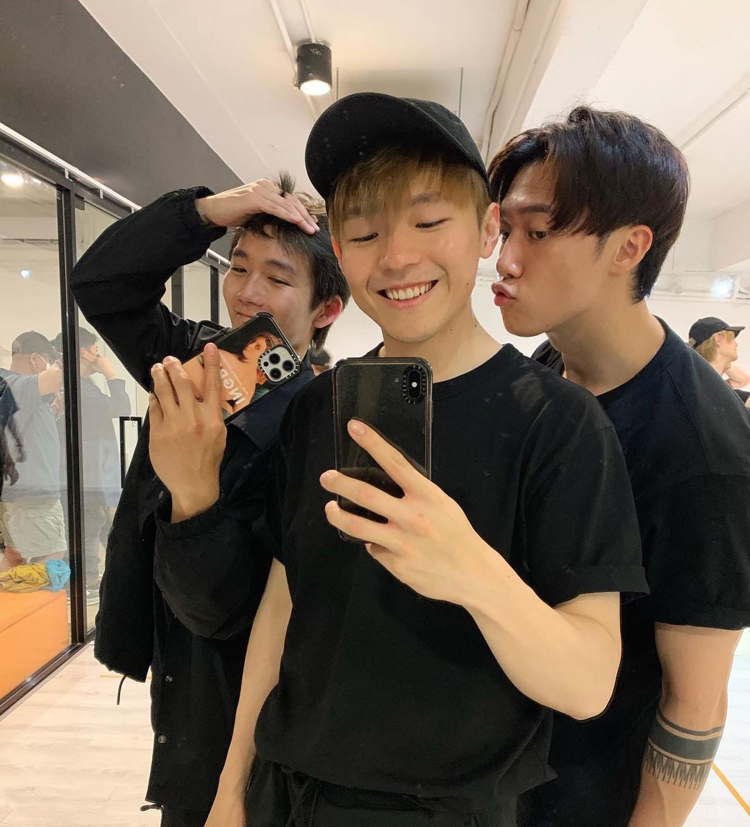 MIRROR IAN陳卓賢與隊友Alton及Stanley合照