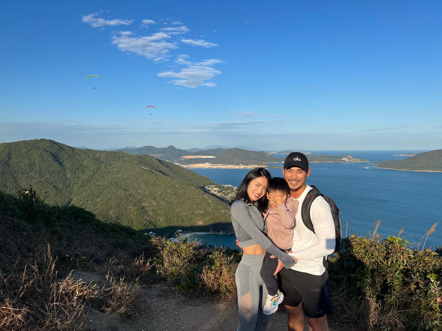 林芊妤現在一家三口非常幸福。