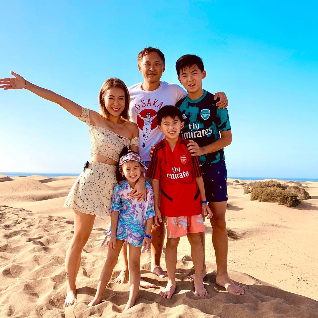 梁芷珮(Christy)與老公及3位小朋友一起拍《西葡潮什麼》