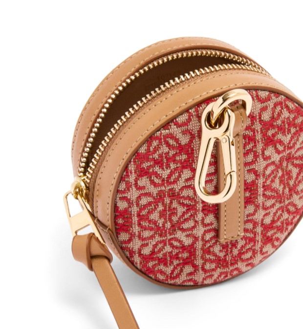 LOEWEAnagram緹花小牛皮餅乾掛包$5550