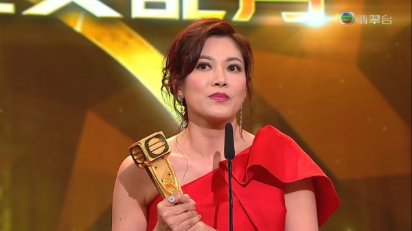 選美出身憑「龍力蓮」入屋