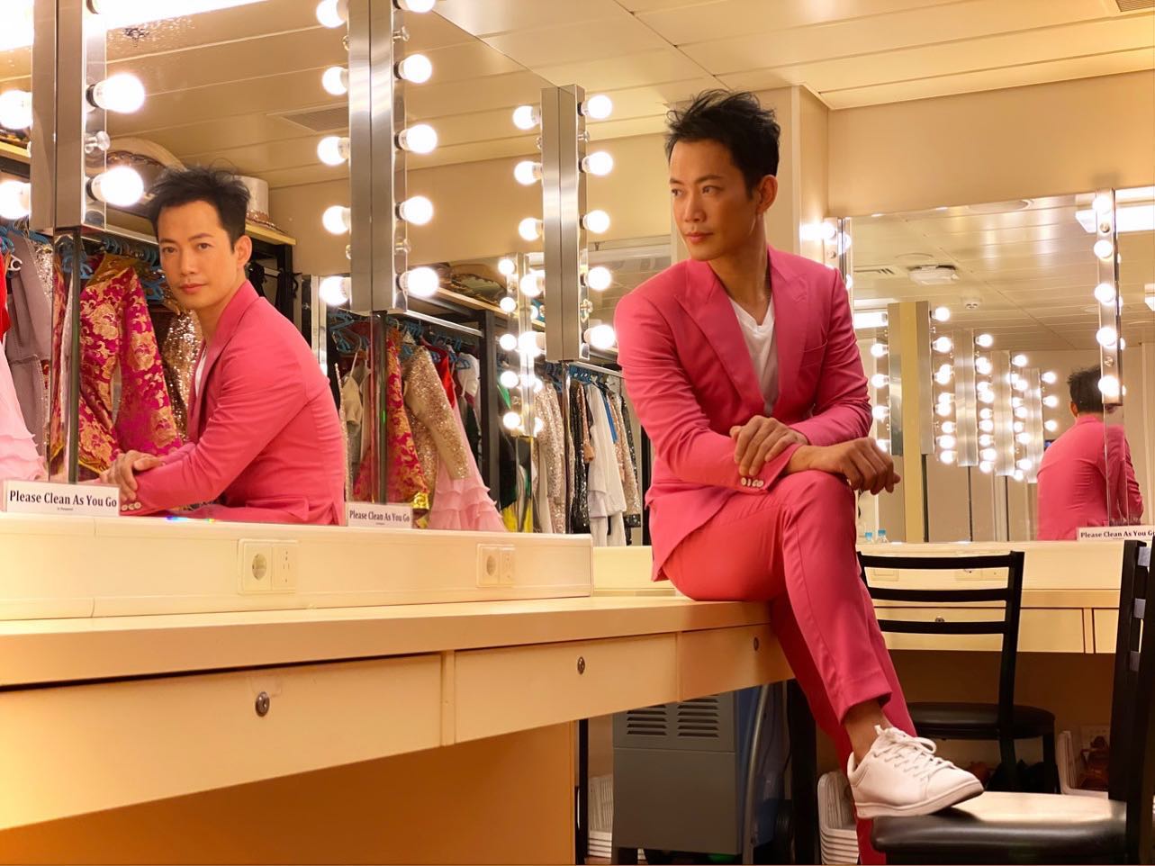 敖嘉年未有即刻落閘，似乎對蔣家旻都有好感。