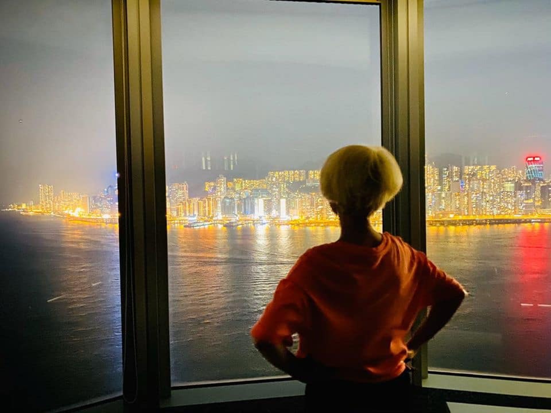 陳曼娜望著無敵海景