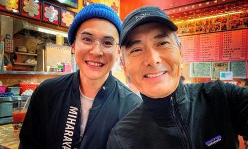 街上偶遇被要求合照來者不拒