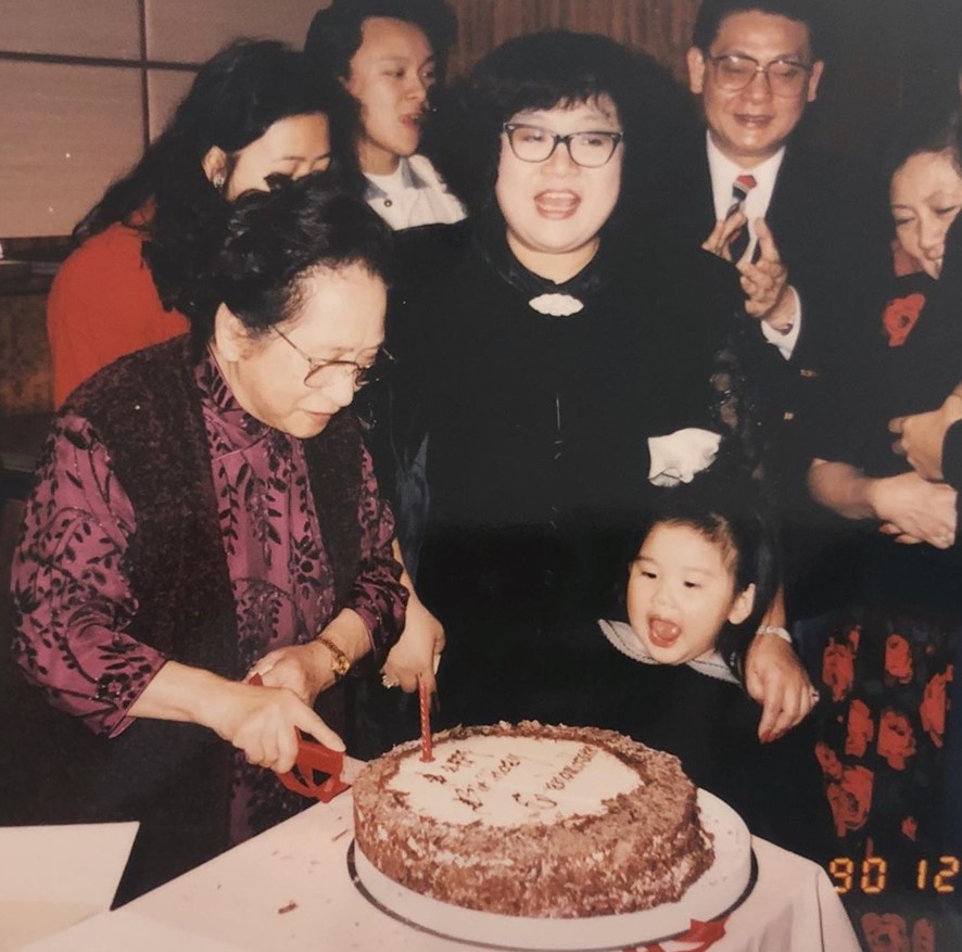 鄭欣宜（Joyce）與媽媽肥姐沈殿霞的生活照。