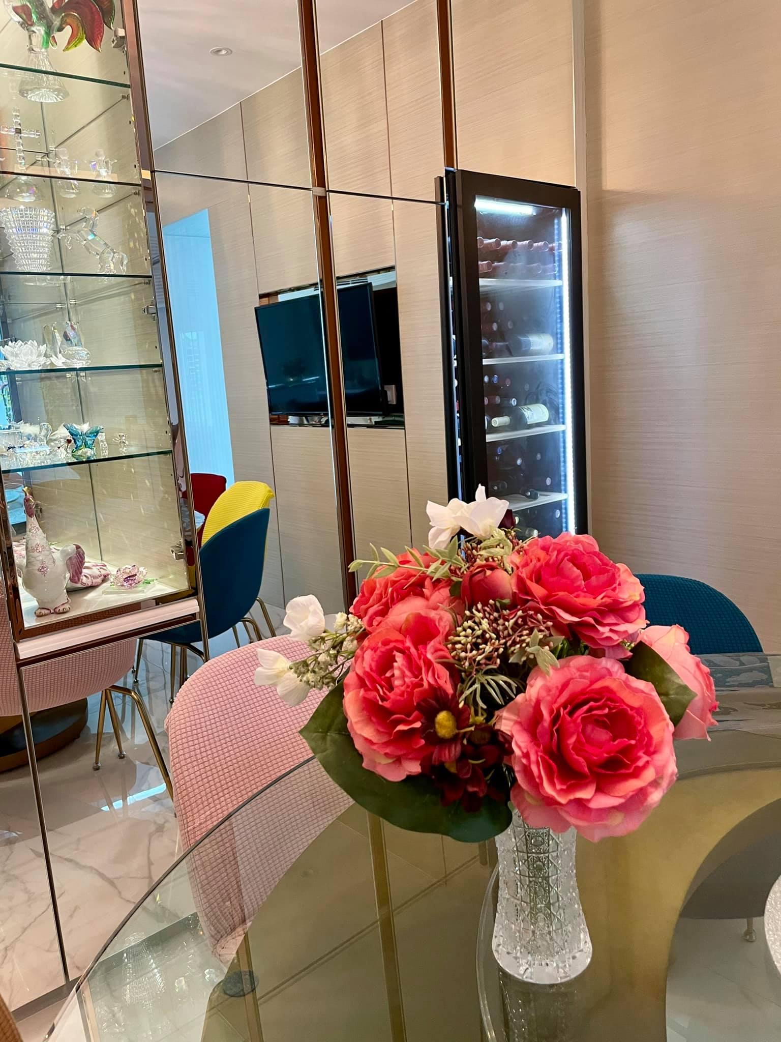 陳曼娜豪宅飯廳甚有氣勢