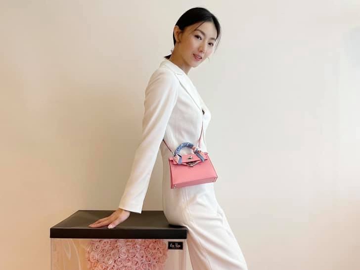 周嘉儀HERMES粉紅色Mini Kelly