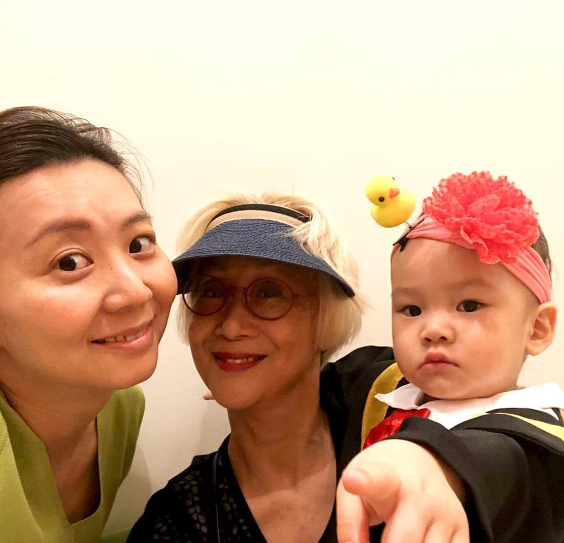 陳曼娜的子女各自已組織家庭。