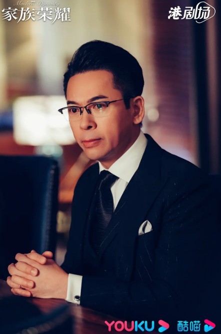 郭政鴻在《家族榮耀》被夾在妻女及外母之間的他終因壓力而發火,演技獲網民大讚。