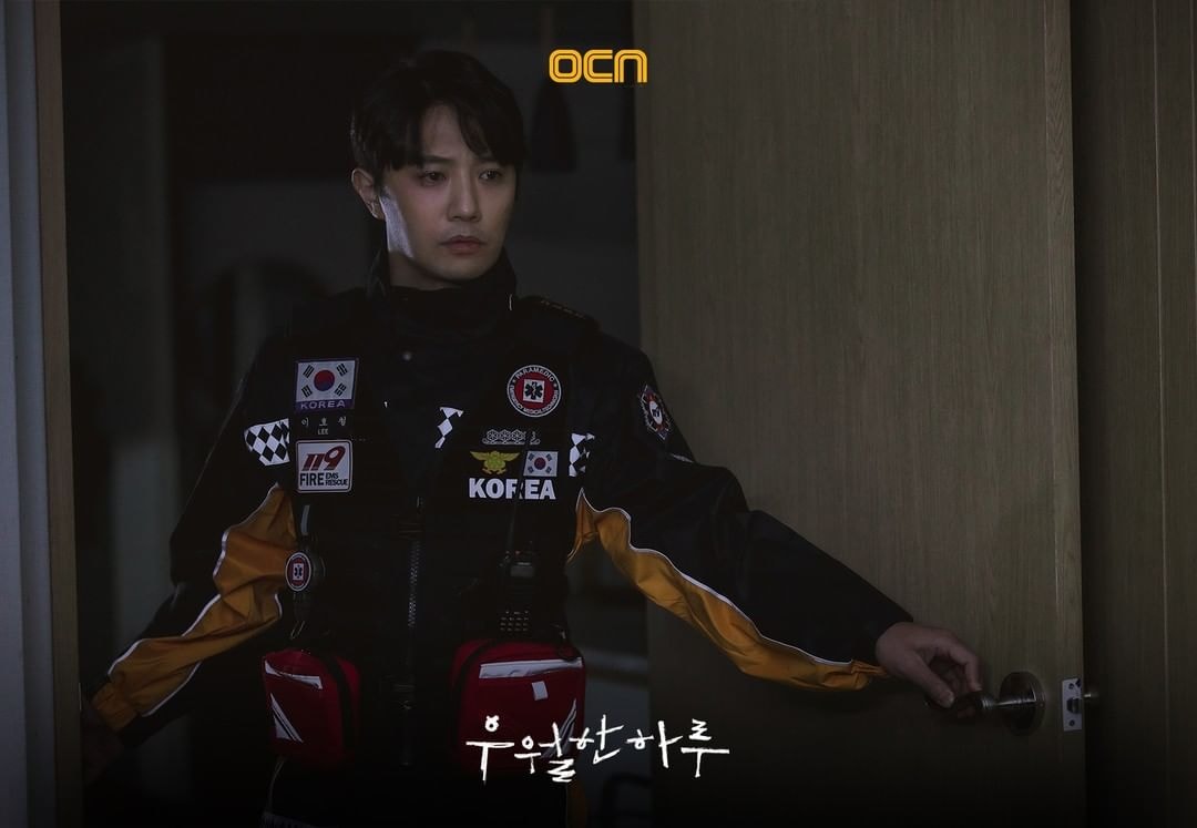 李源根在韓劇《優越的一天》飾演相信自己比世上任何人都優越的連續殺人魔。