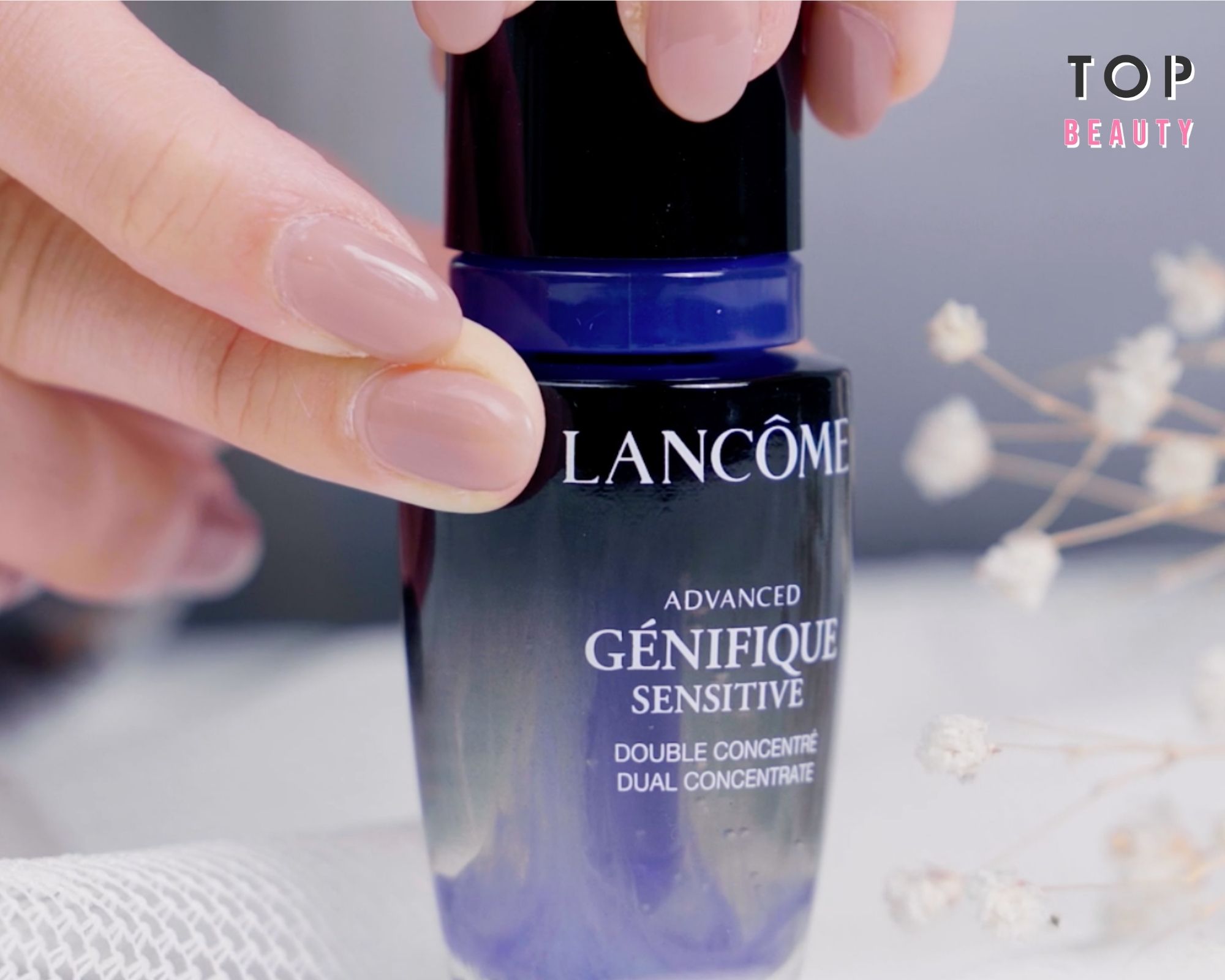 一按新鮮釋放高效精華原液。