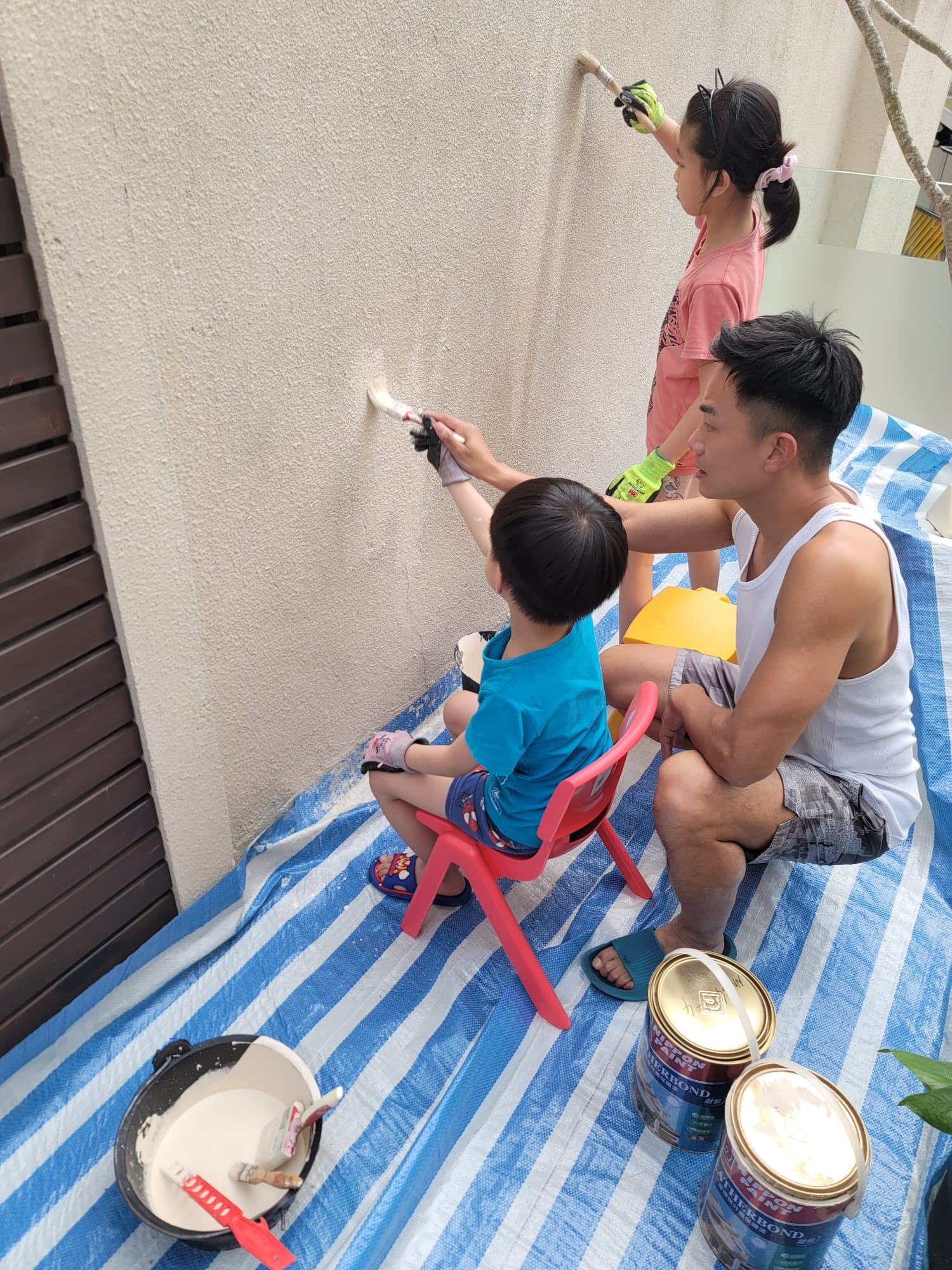 家中的裝修自己一手包辦。