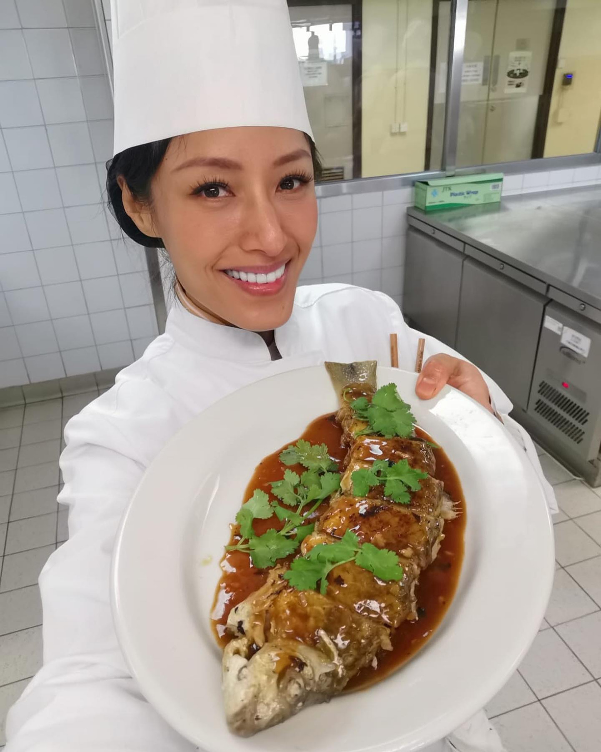 蔣怡當年誕下大女後,獲得老公的支持,隻身遠赴倫敦藍帶廚藝學院讀書學廚9個月。