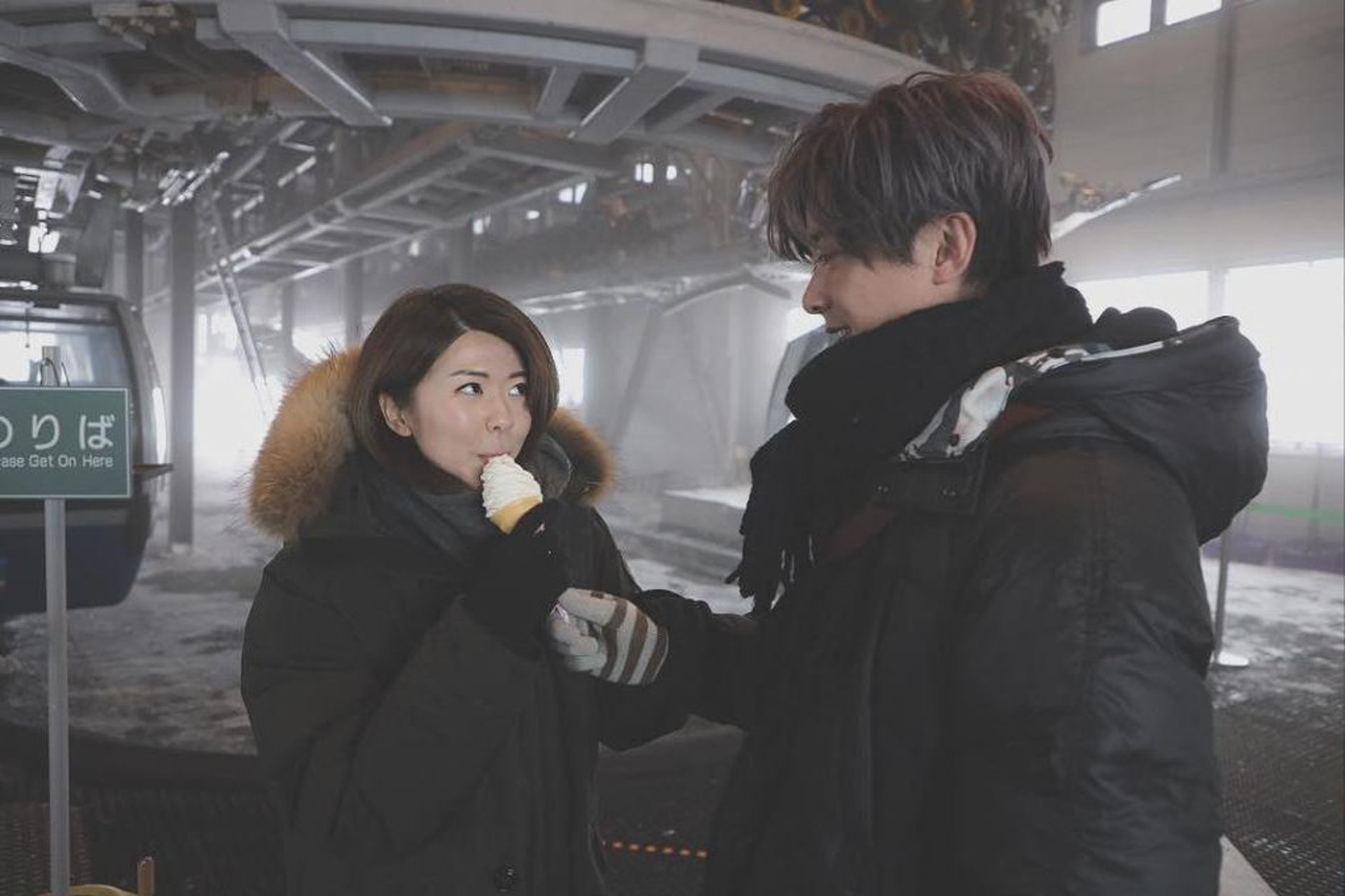 女方自入行以來曾先後兩次出演洪卓立MV女主角