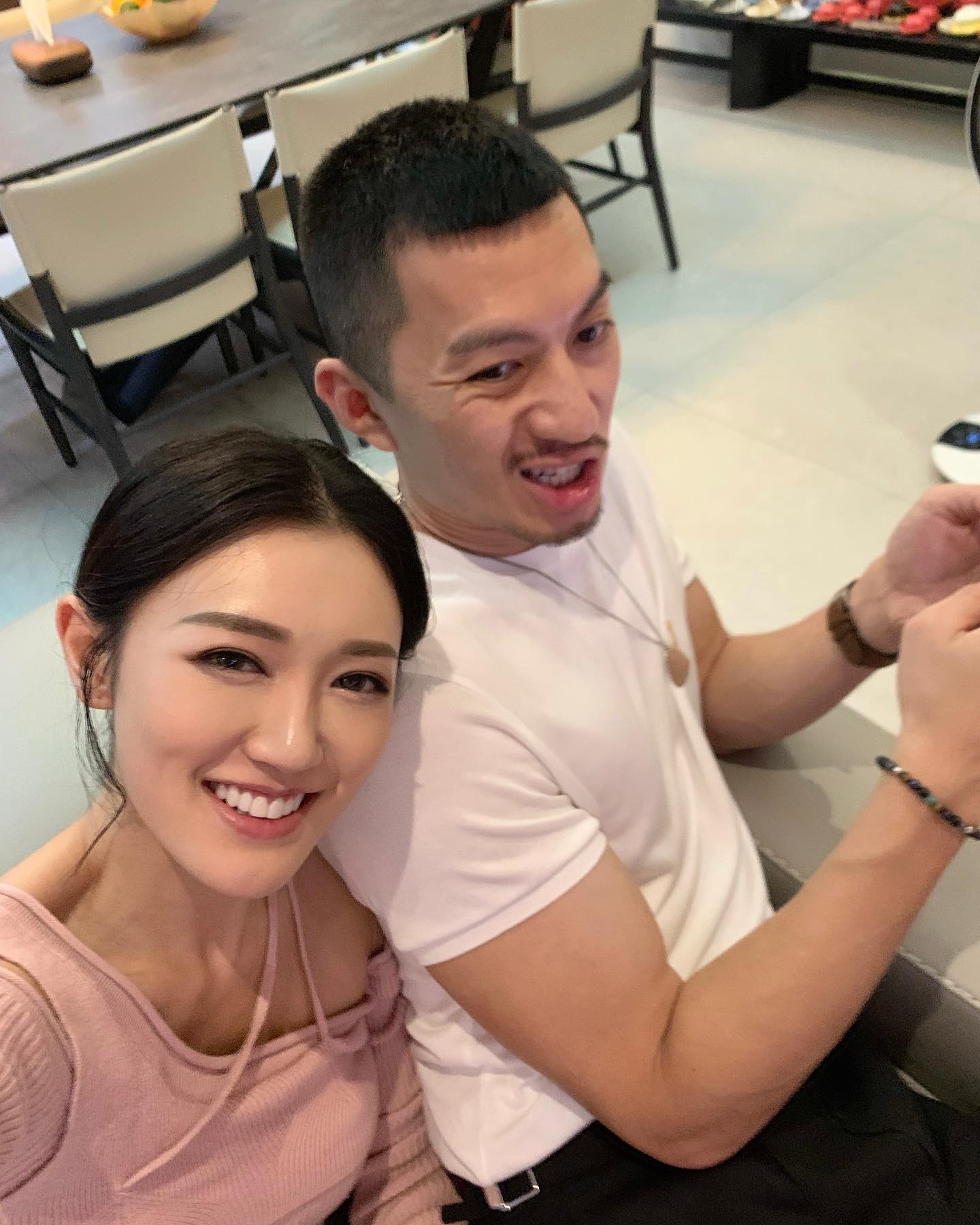 袁偉豪與張寶兒婚後互相扶持。