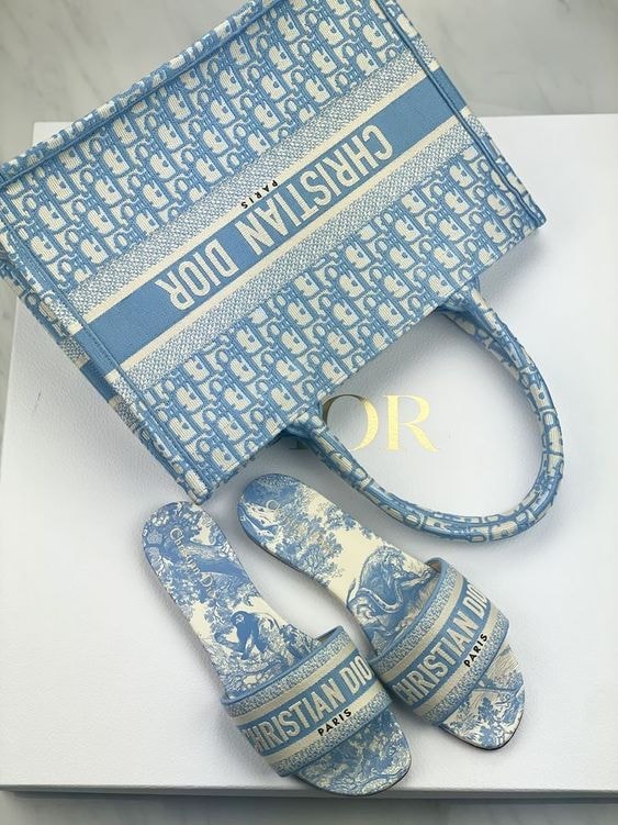 Book Tote 容量大而實用