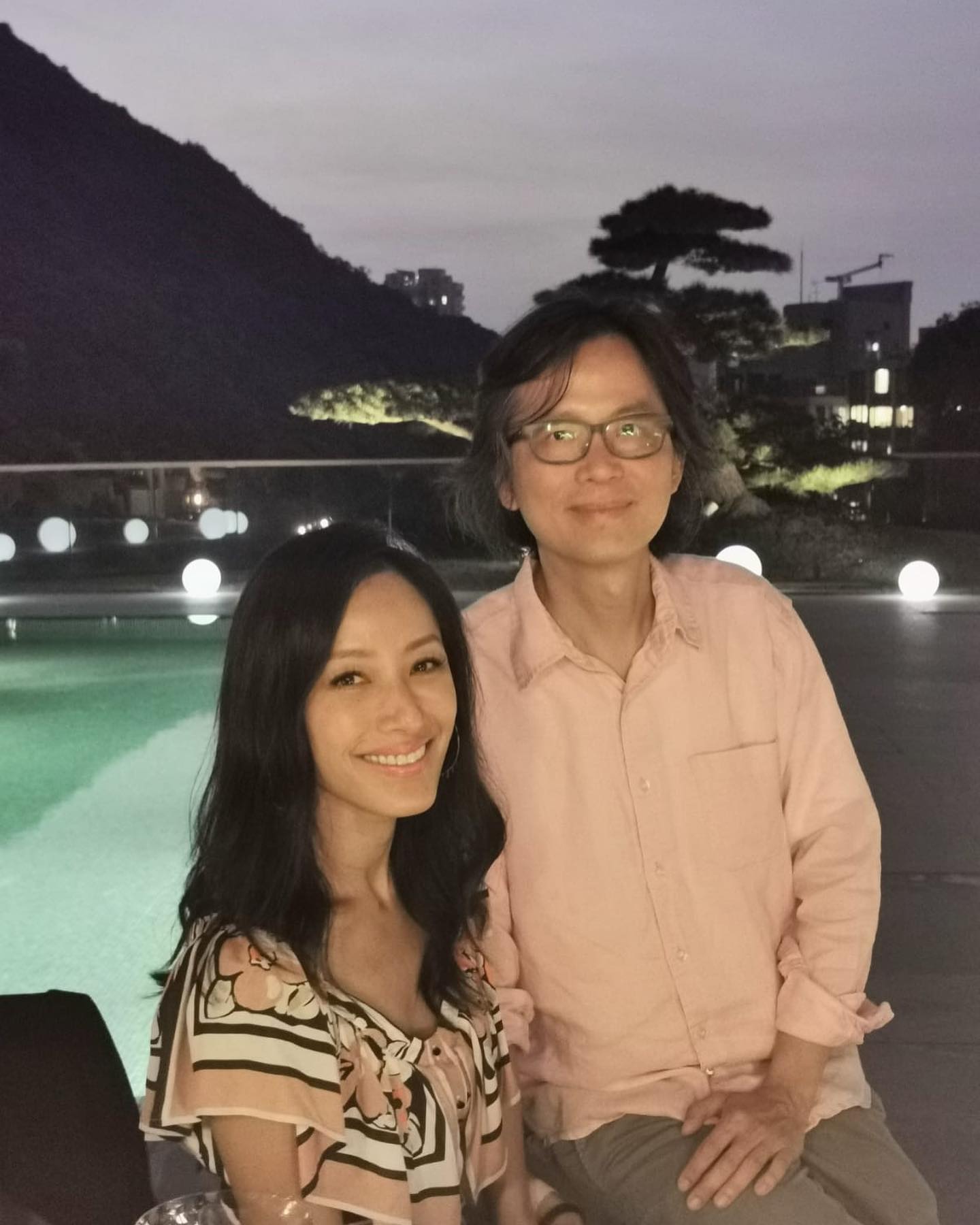 蔣怡與老公因剪報展開戀情。