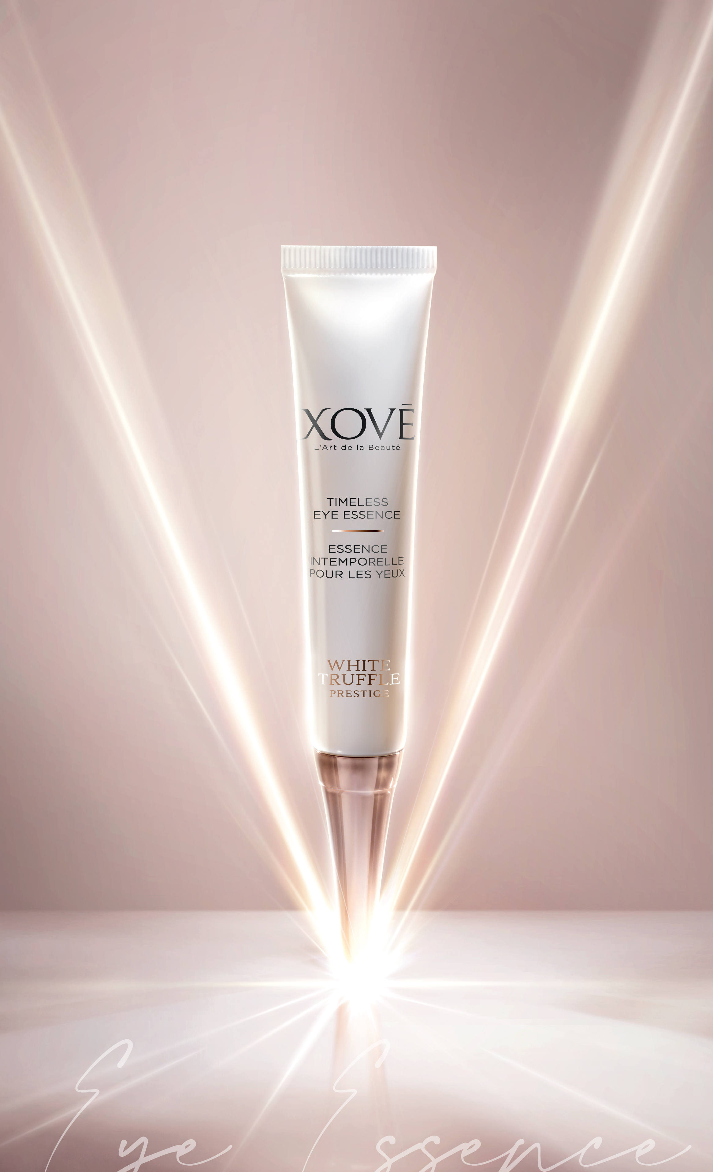 正所謂一條眼紋老10年,要將年齡秘密收藏,美編會用XOVĒ白松露賦活明眸精華。