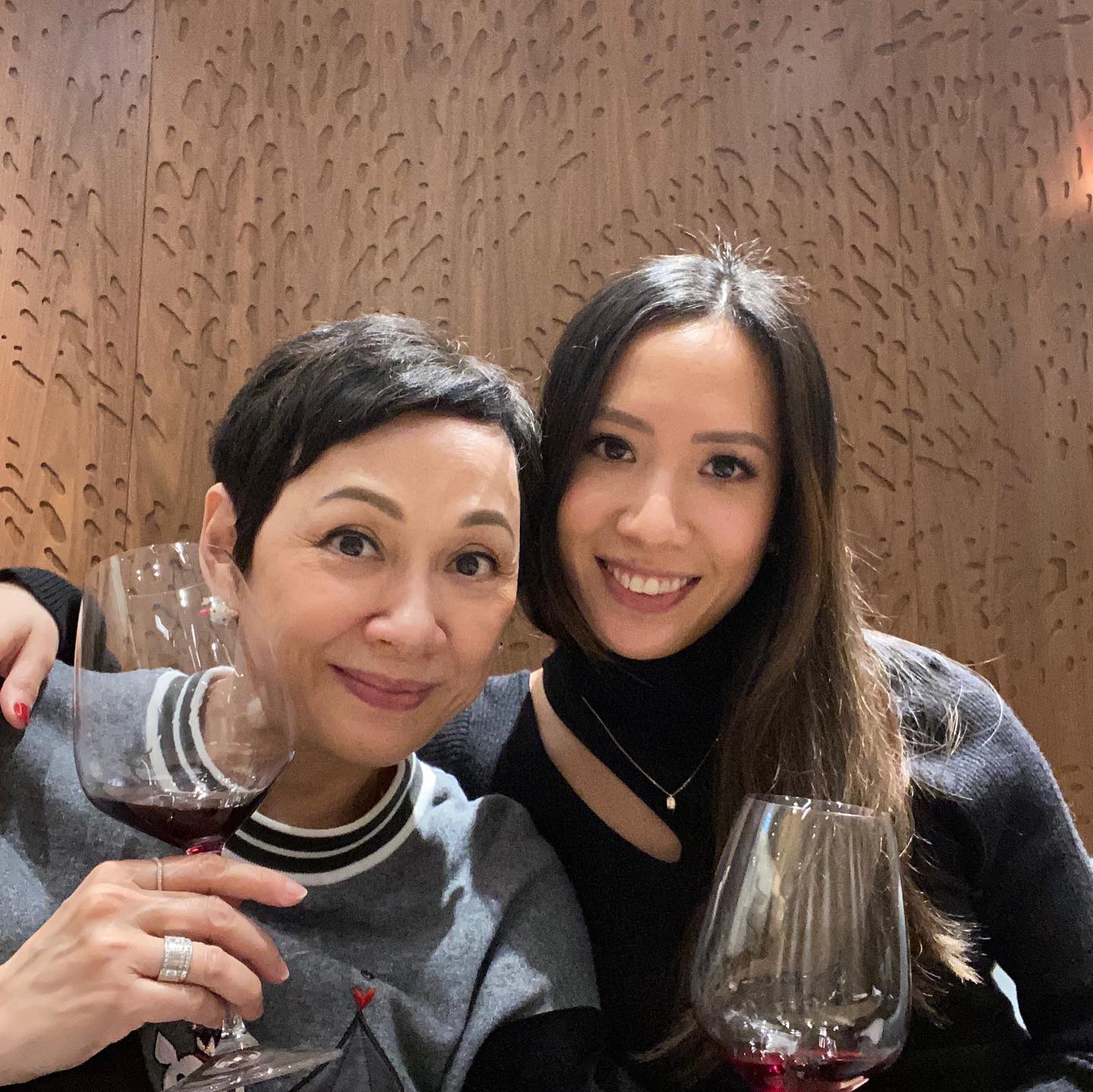 余安安與女兒的感情相當要好。