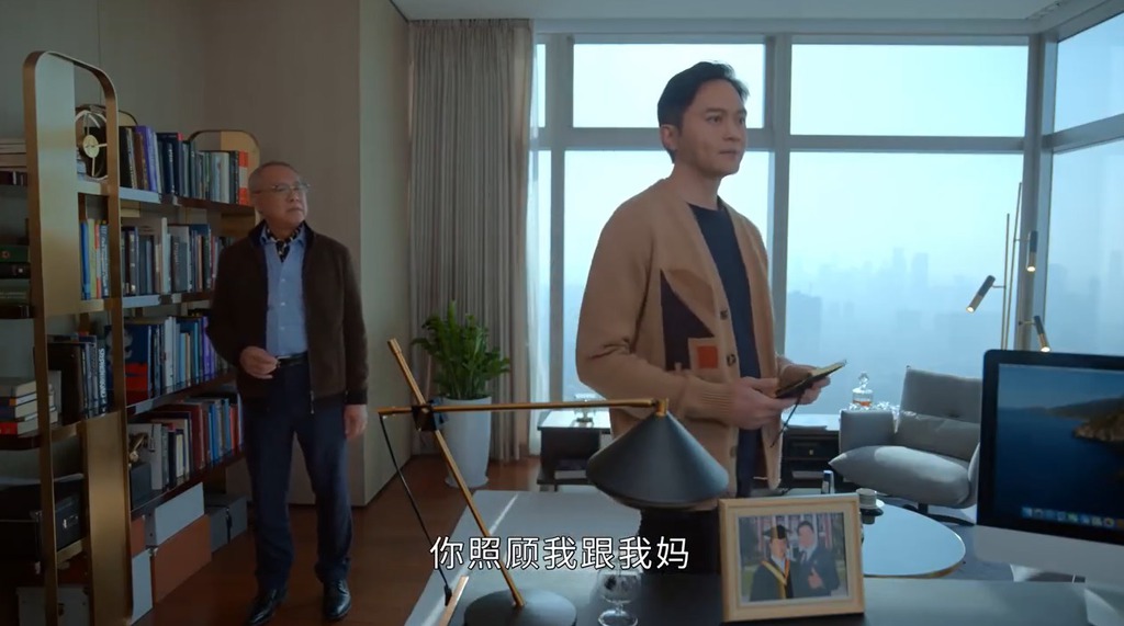 馬世宏(于洋飾)向馬展鴻(張智霖飾)剖白當年馬世昌(樓學賢飾)被綁架撕票一事。