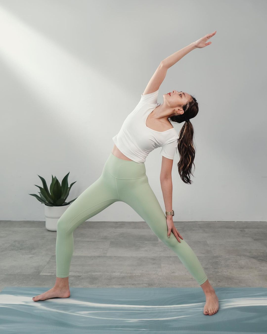 Align系列最近推出馬卡龍色系的瑜伽褲