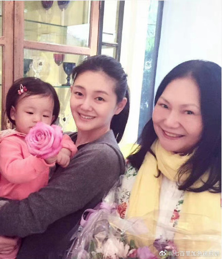 汪小菲前妻大S徐熙媛與她母親及囡囡合照