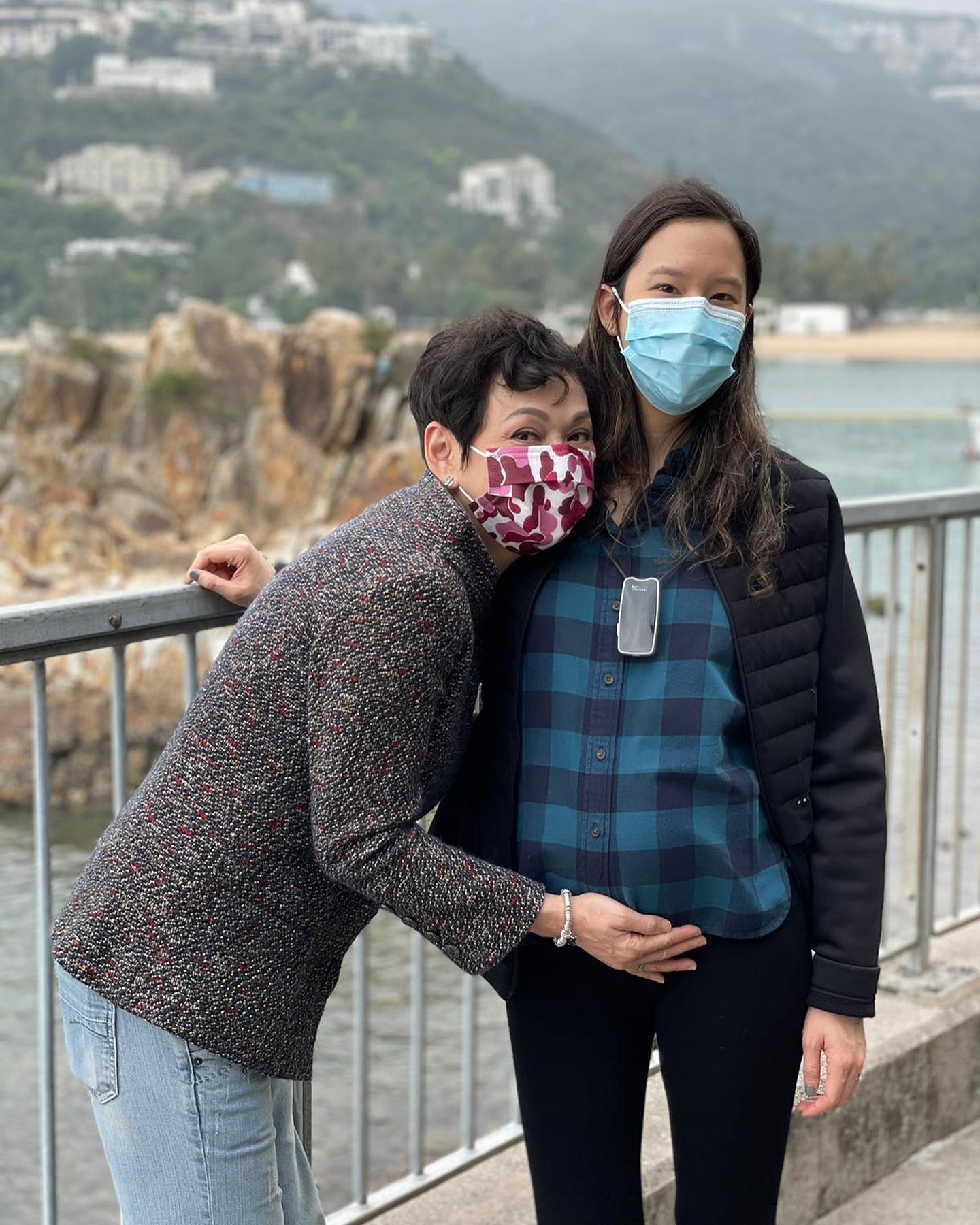 余安安的大女去年懷孕並生仔。