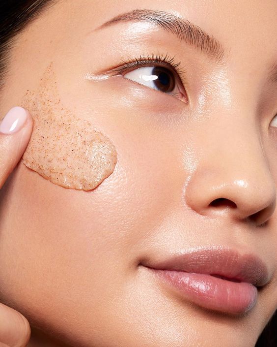 錯誤的保濕方法:勤去角質讓皮膚更易吸收保濕成分