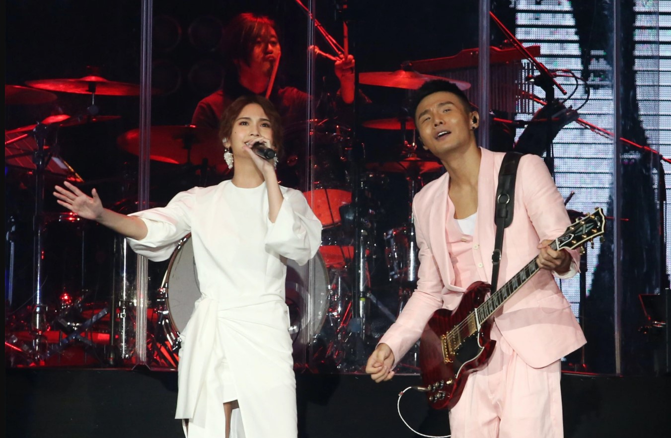 楊丞琳與李榮浩於2017年正式認愛。