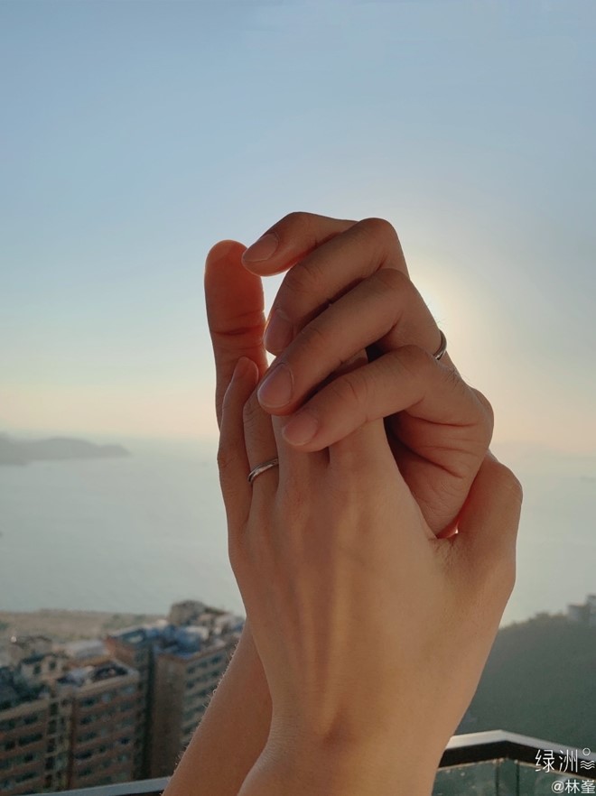林峯分享與張馨月牽手照