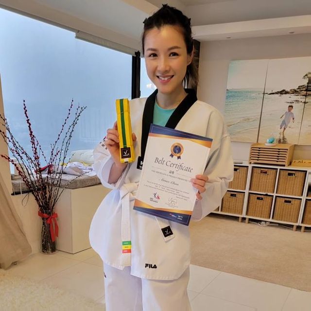 陳茵媺為了囡囡學習跆拳道。