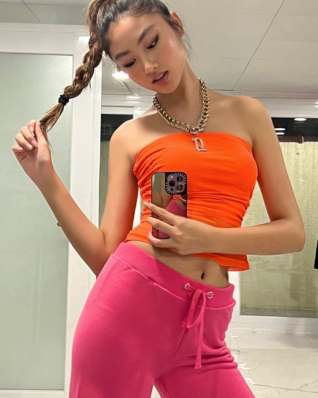 18歲散發超模風範