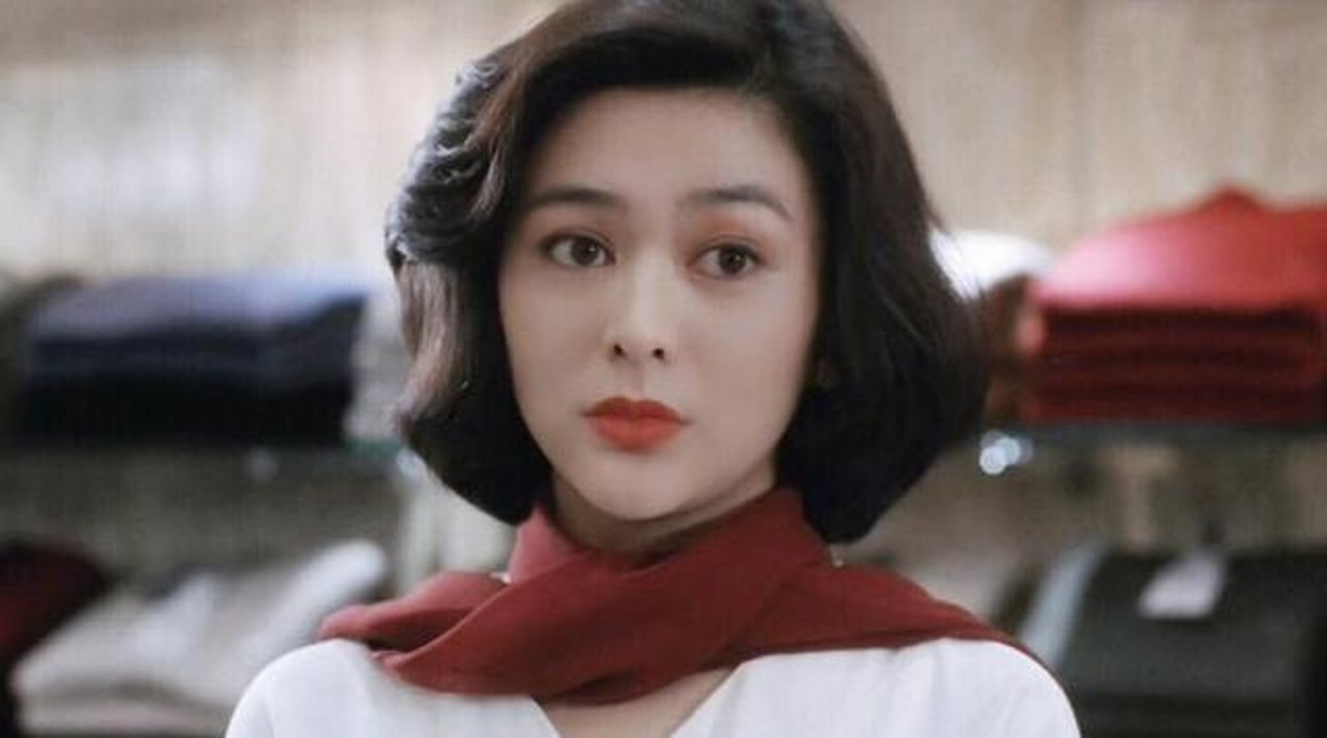 關之琳1981中學畢業後便在麗的電視出道
