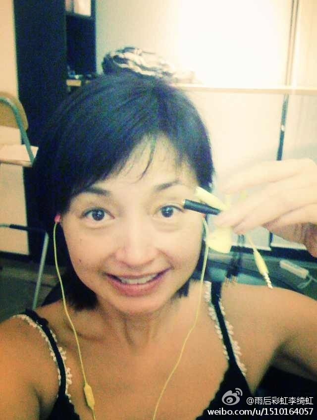 李綺虹婚後移居加拿大做護士。