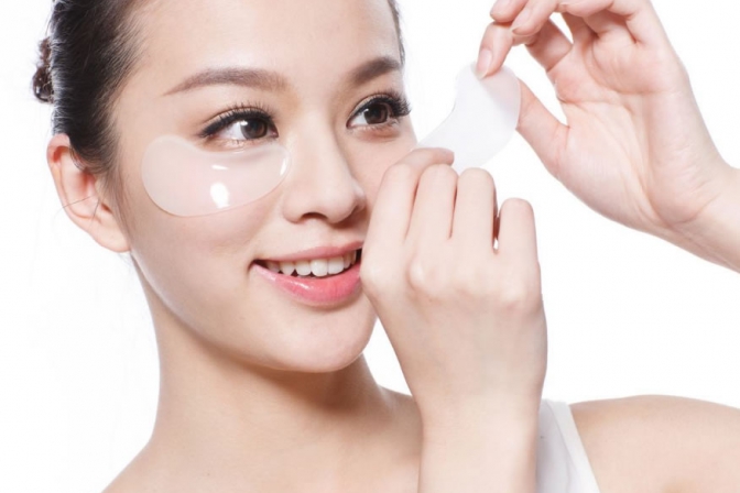 避免油脂粒壞習慣：殘留過多眼膜精華