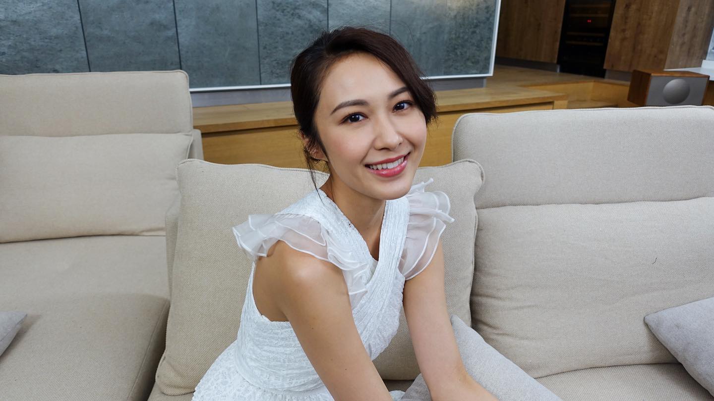 湯怡美白方法：避免曬太陽 + 檸檬水。