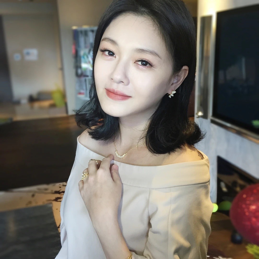 已經45歲的她仍然很有少女味道