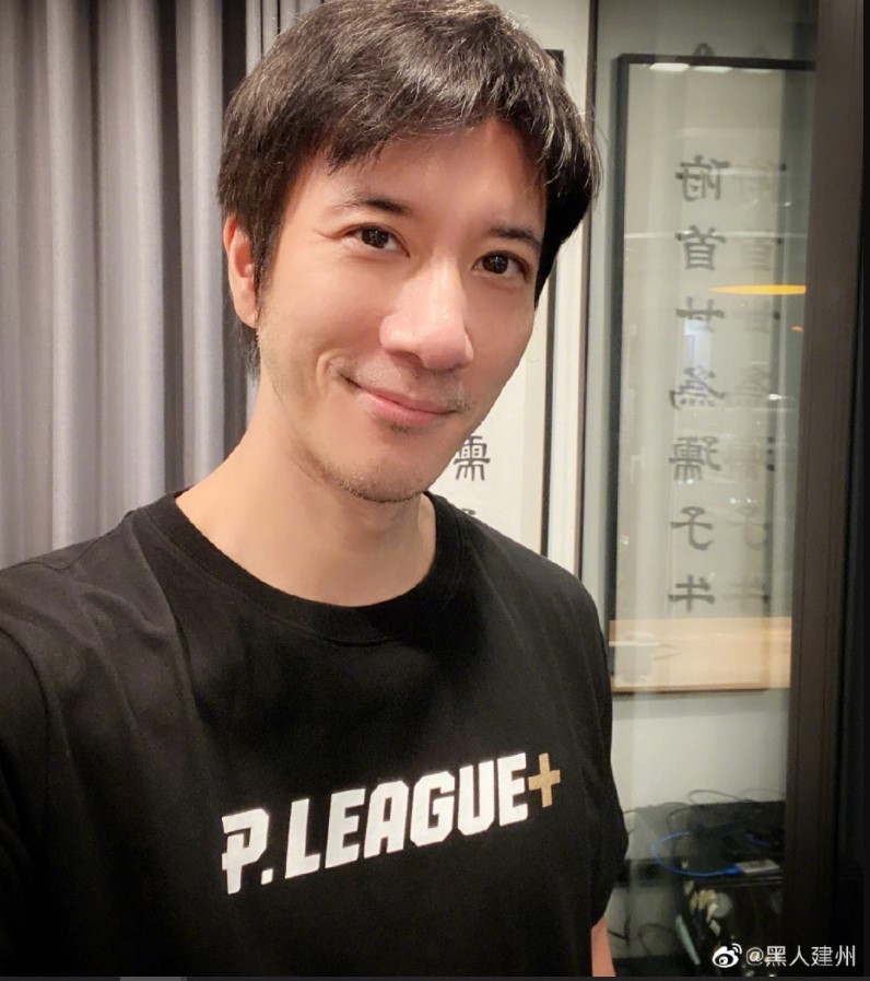 徐若瑄其後被問到王力宏有否向她道歉時,她回應「有」