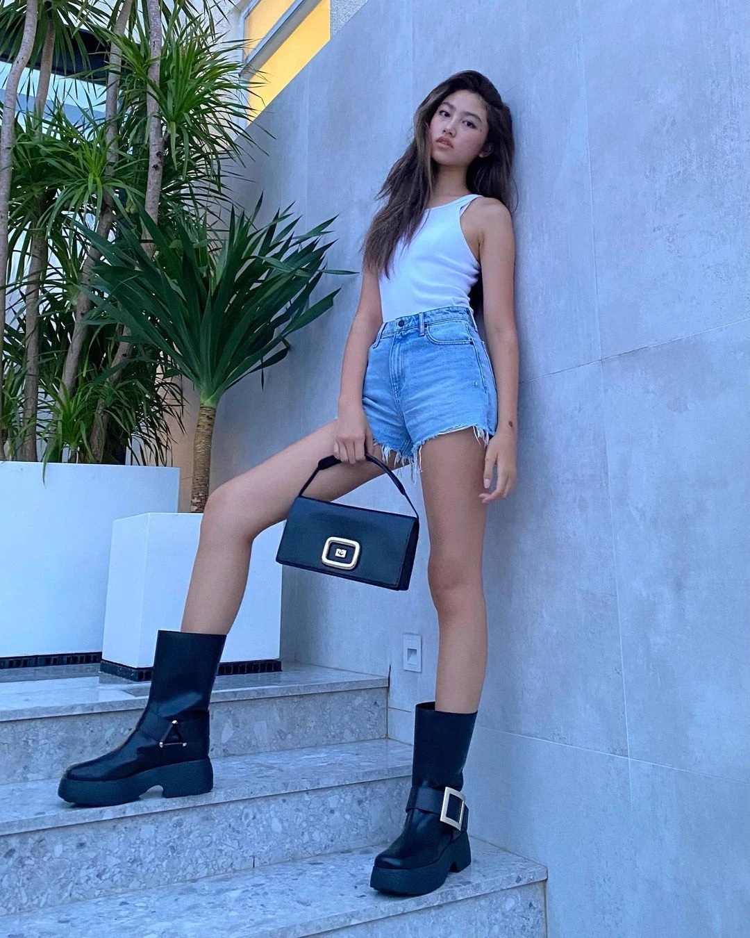 擁有完美身段的Ella從來不吝嗇