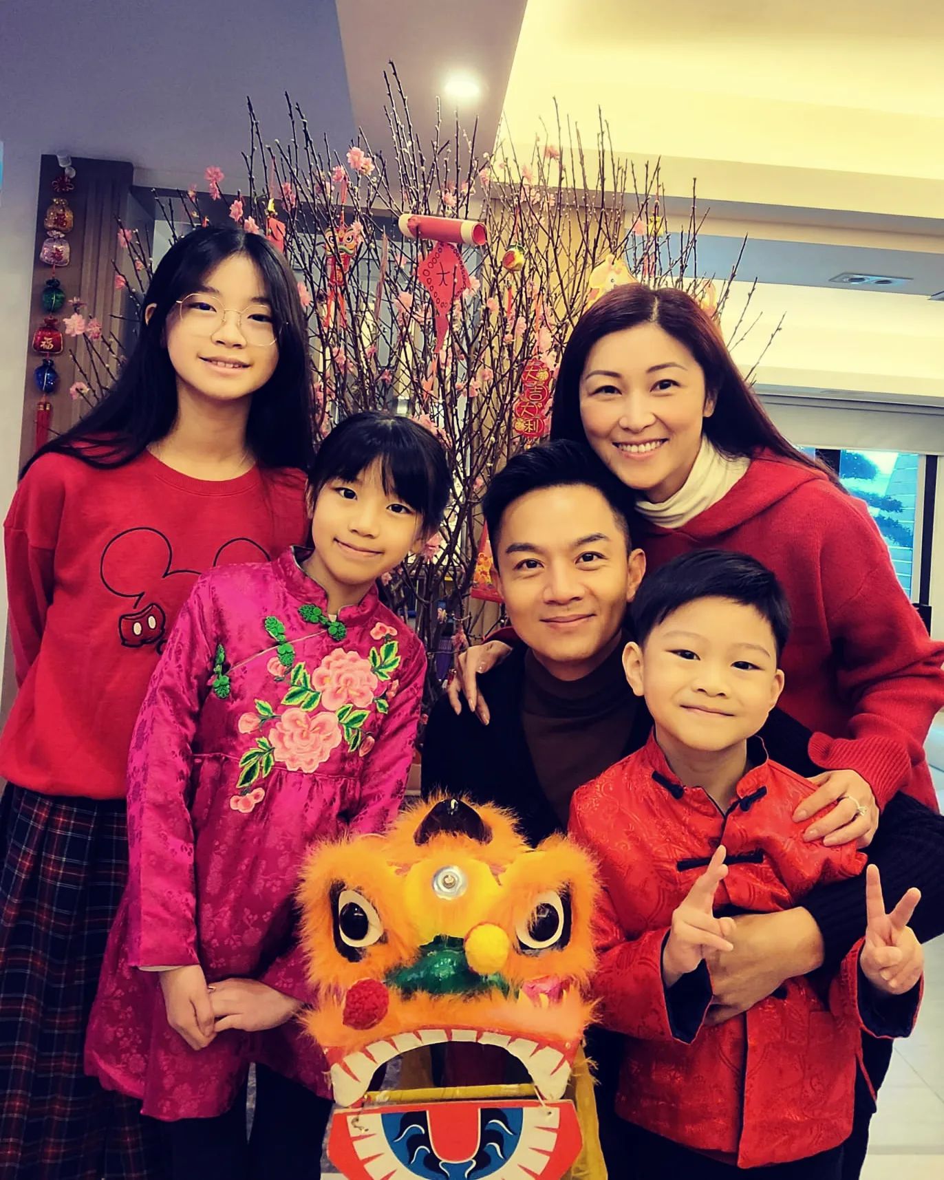 胡諾言以磚頭換磚頭的方式由一層村屋變三層獨立屋,越住越大間。