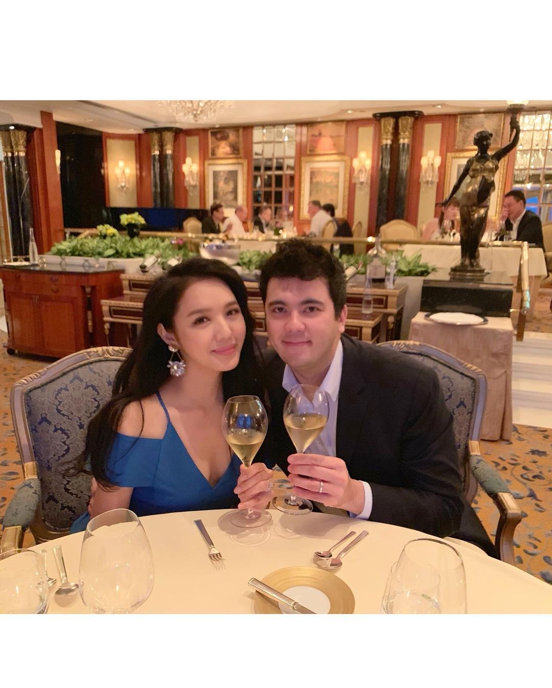 Ella於2014年與男友訂婚，翌年2月2日舉行婚禮