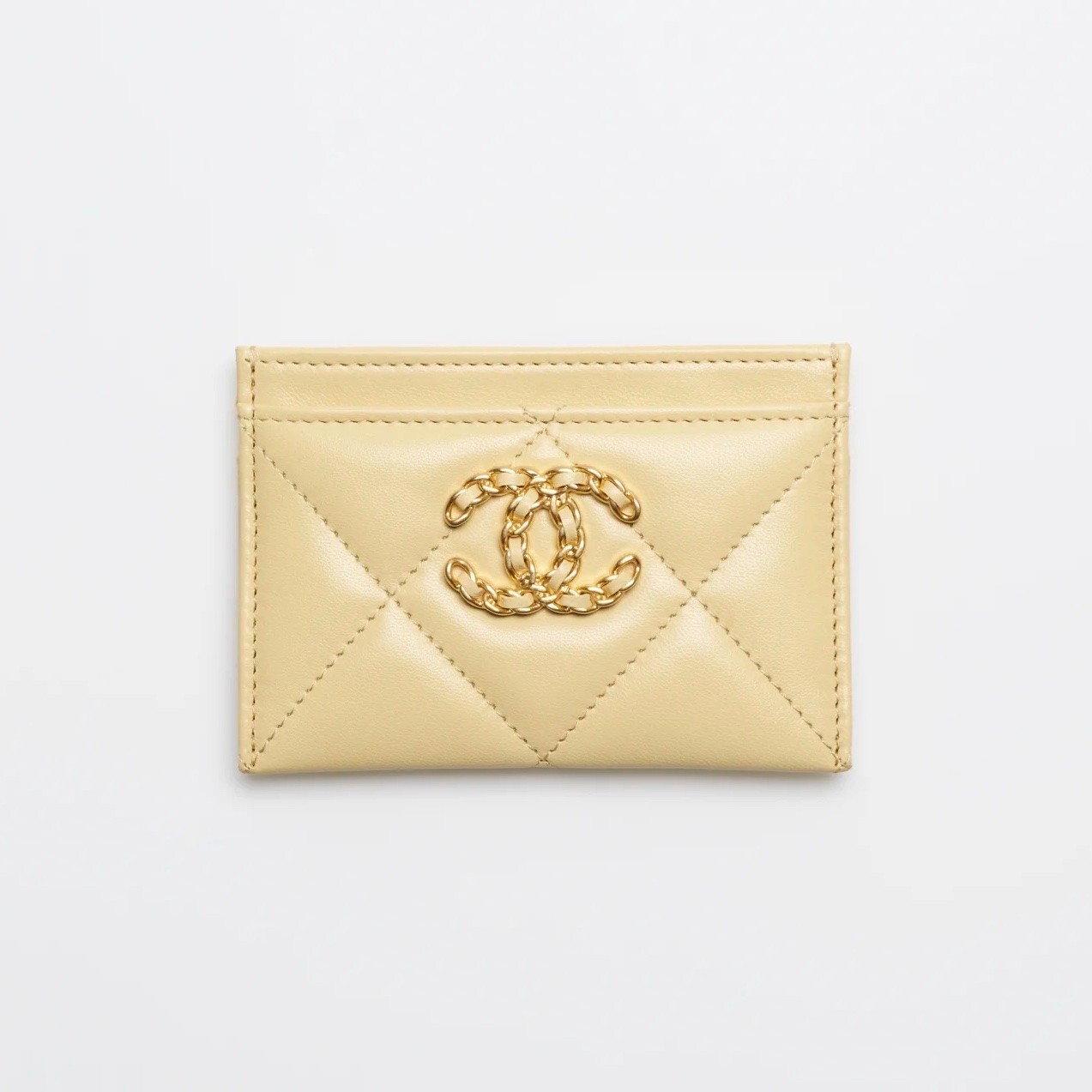 Chanel 19 卡片套 $4,200