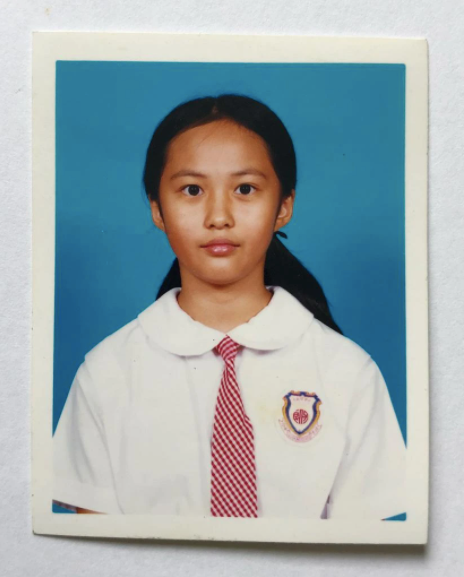 湯怡貼出自己的童年照，當年的她非常黝黑。