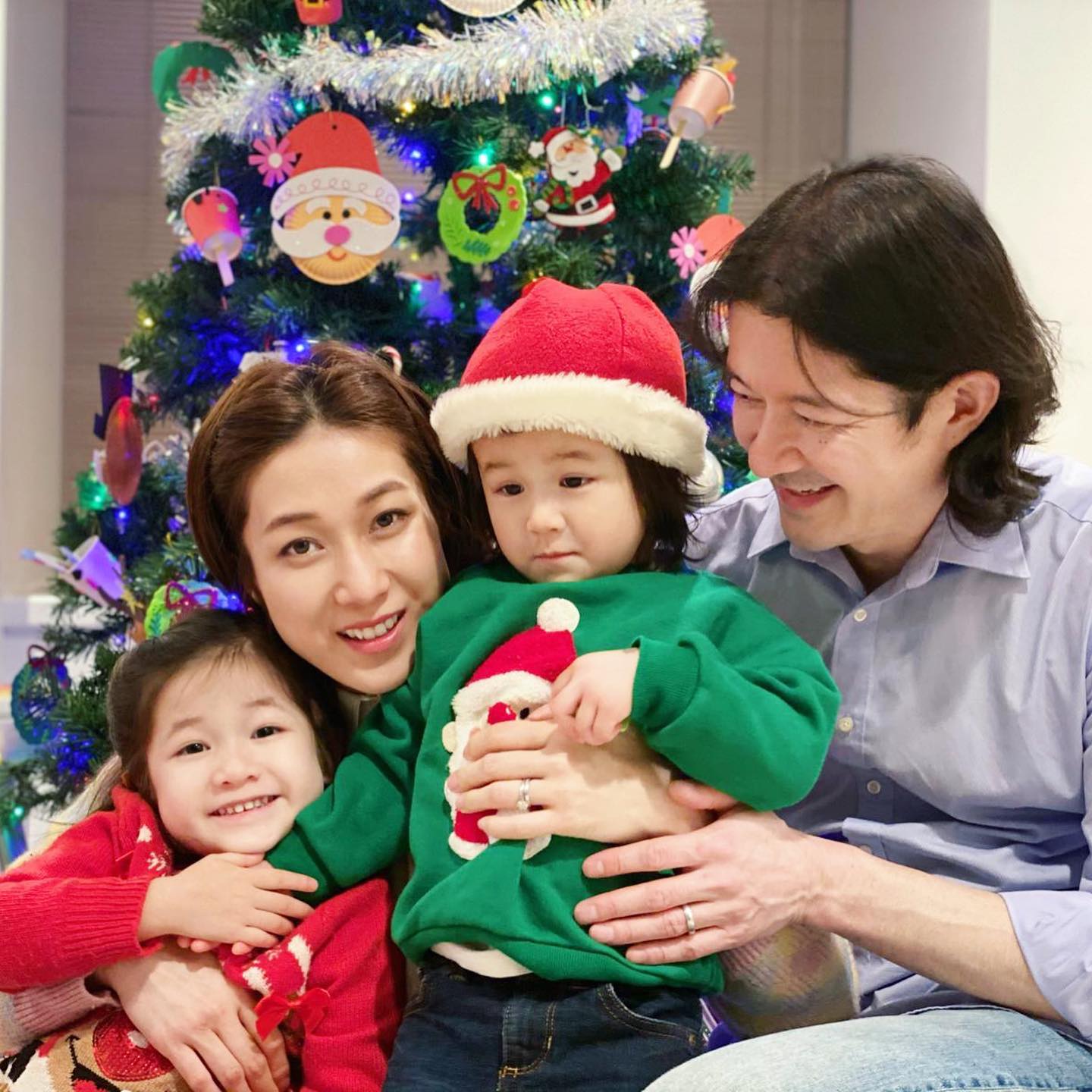 鍾嘉欣當年生完大女後休養兩個月才可如常行路。
