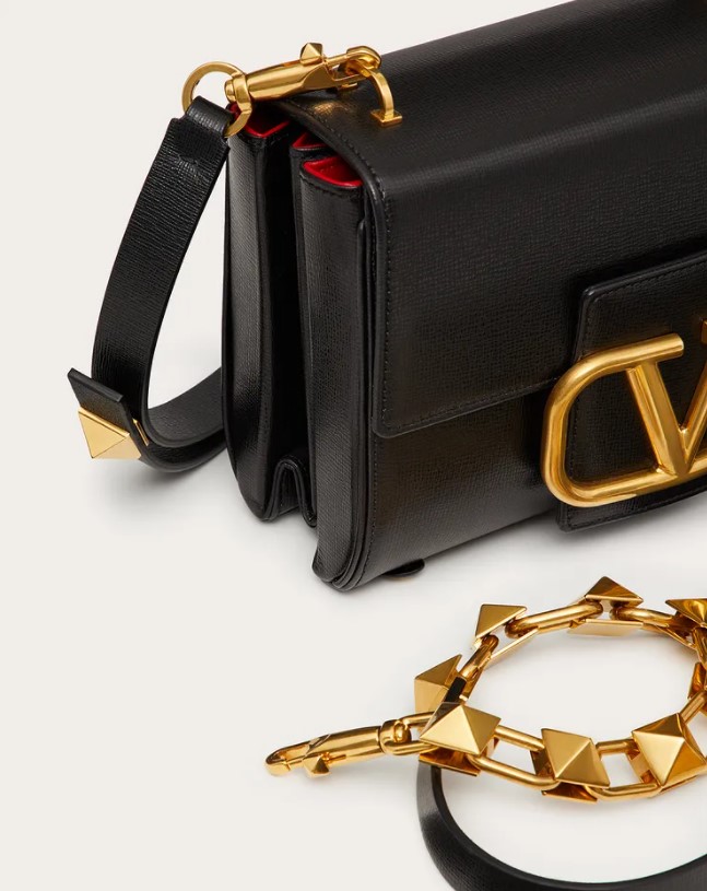 Valentino Grainy Stud Sign Calfskin Shoulder Bag的復古金屬鏈散發型格味道!