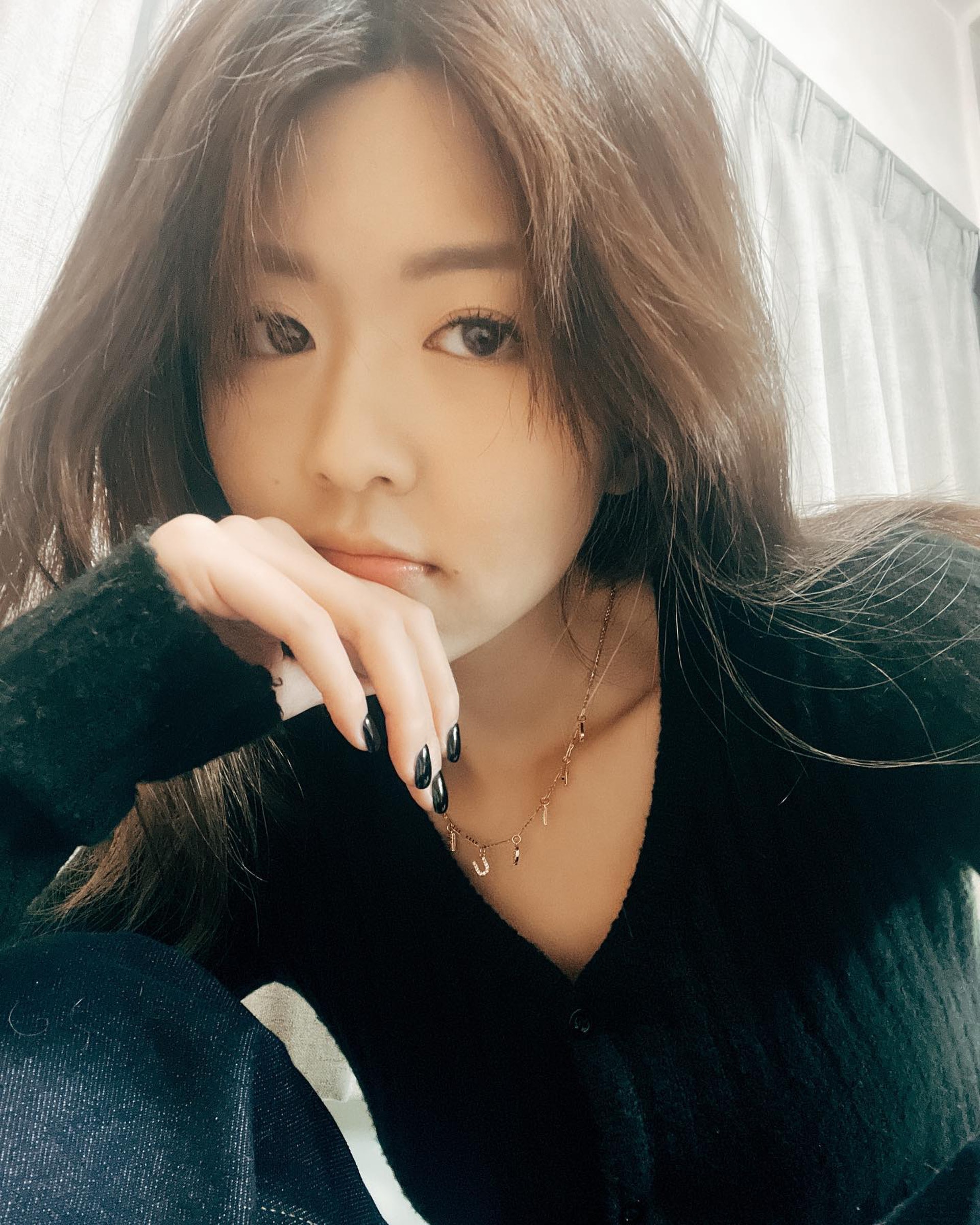 現年30歲的Hillary在遊戲節目《膠戰》中被封為「索膠」