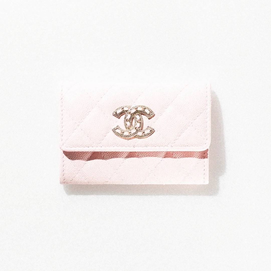 Chanel 19 垂蓋卡片套 $5,600